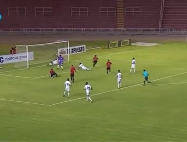 Το πιο αστείο αυτογκόλ της χρονιάς έρχεται από το Περού (βίντεο)